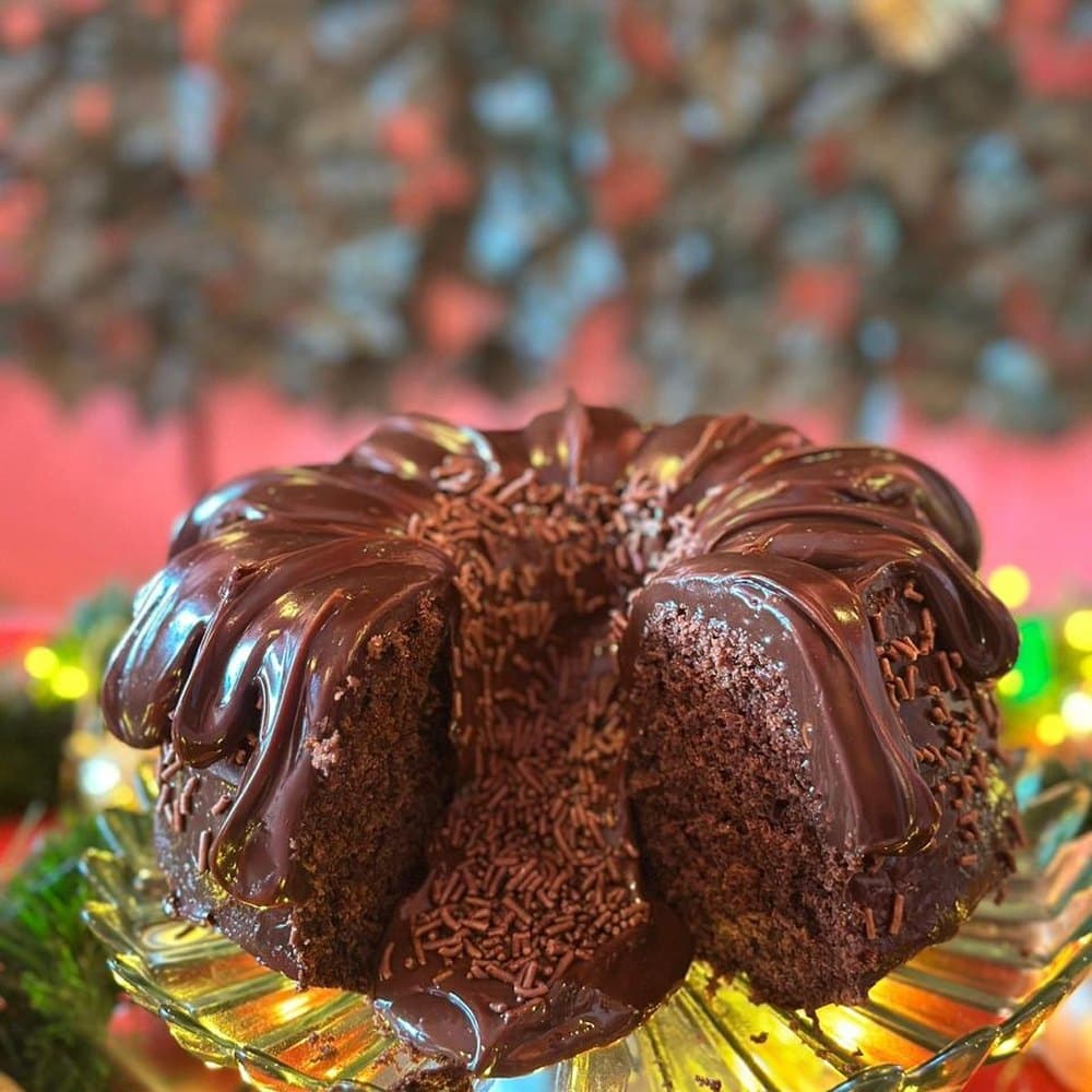 Mini vulcão de chocolate com cobertura escorrendo