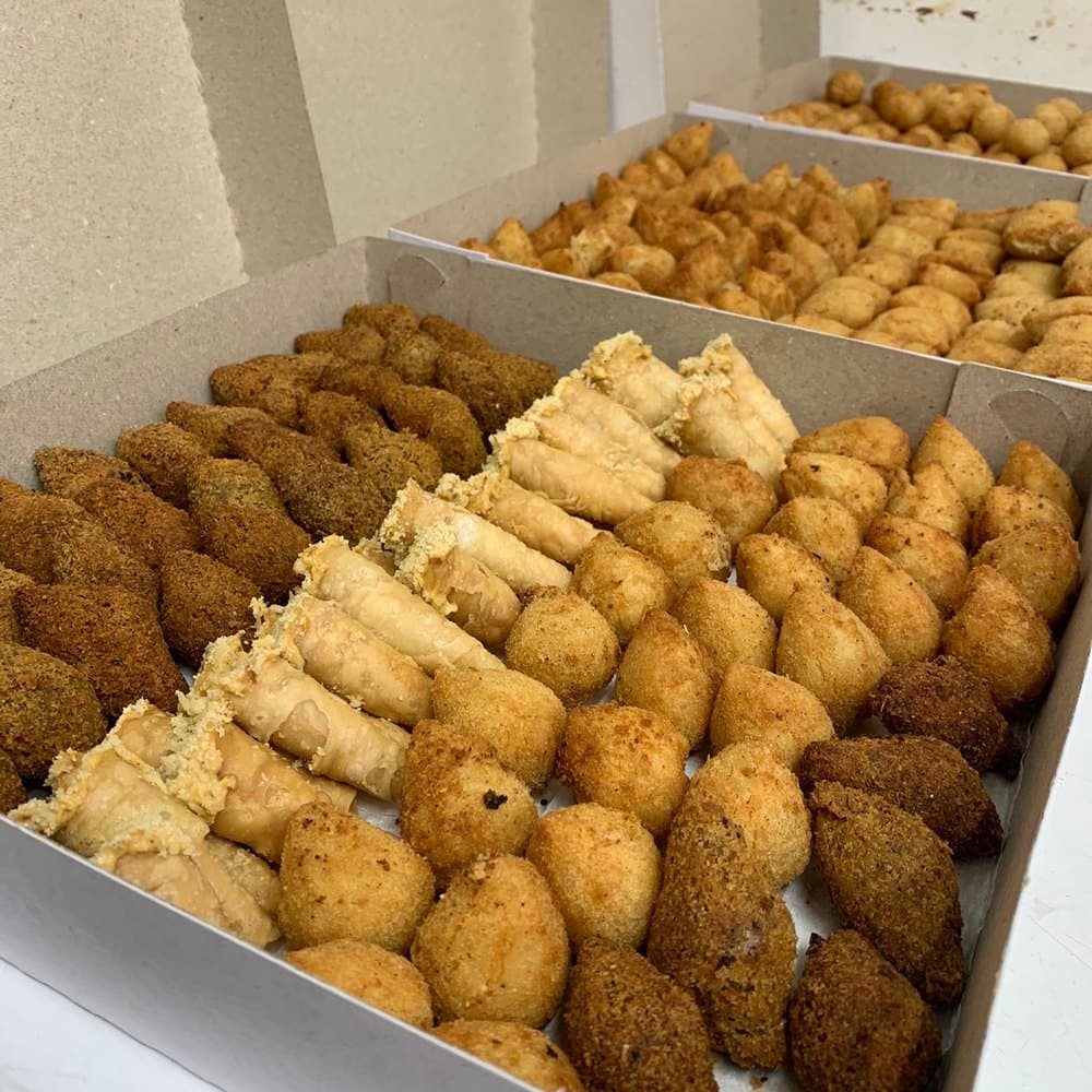 Caixas de salgados variados da Divas Cake